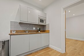 Three Bed Spacious Apartment in Dalston