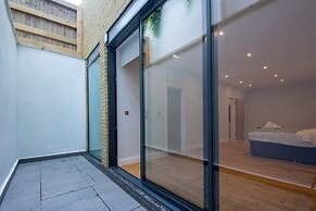 Three Bed Spacious Apartment in Dalston