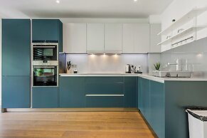 Spacious 3 Bed Apartment in Angel