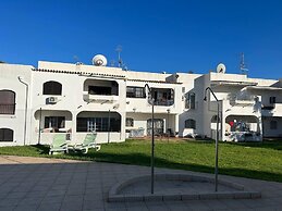 Poolside Apartment with 2 bedrooms, patio and BBQ