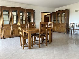 Poolside Apartment with 2 bedrooms, patio and BBQ