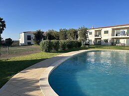 Poolside Apartment with 2 bedrooms, patio and BBQ