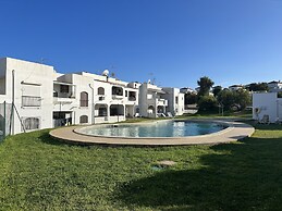 Poolside Apartment with 2 bedrooms, patio and BBQ