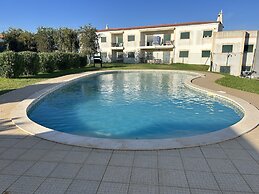 Poolside Apartment with 2 bedrooms, patio and BBQ