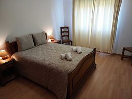 Poolside Apartment with 2 bedrooms, patio and BBQ