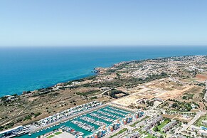 Poolside Apartment with 2 bedrooms, patio and BBQ