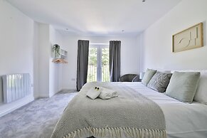 Spacious Apartments with Private Parking