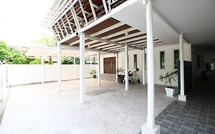 Room-baan Khunphiphit Homestay