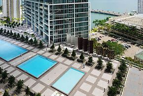 Luxury 45th Floor Condo Icon Brickell
