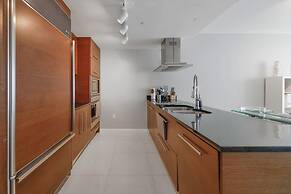 Luxury 45th Floor Condo Icon Brickell
