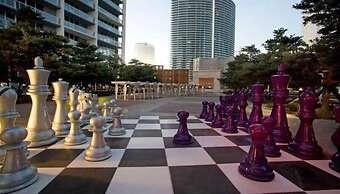 Luxury 45th Floor Condo Icon Brickell