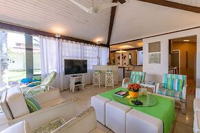Excelente casa com piscina Armação