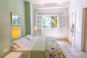 Excelente casa com piscina Armação