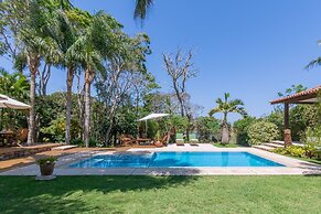 Excelente casa com piscina Armação