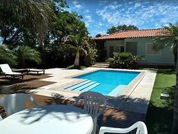 Excelente casa com piscina Armação