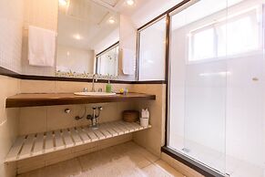 Excelente casa com piscina Armação