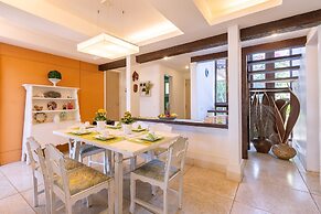 Excelente casa com piscina Armação