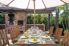 Excelente casa com piscina Armação