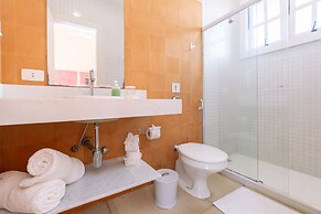 Excelente casa com piscina Armação