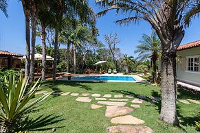 Excelente casa com piscina Armação