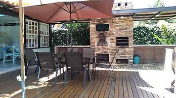 Excelente casa com piscina Armação