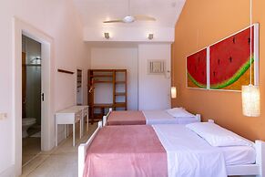 Excelente casa com piscina Armação