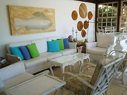 Excelente casa com piscina Armação