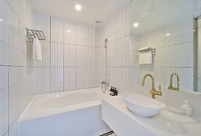 Browndot Busan Newport Signature