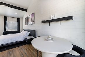 Ash & Ko Boutique Lodging