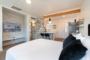 Ash & Ko Boutique Lodging