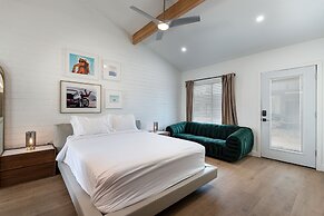 Ash & Ko Boutique Lodging