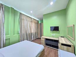 Baanpin Hotel and Cafe