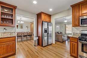 Fisherman's Cove Retreat - Game Room Included! by Yosemite Region Reso