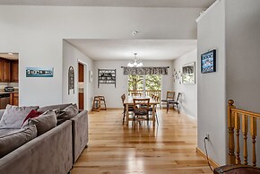 Fisherman's Cove Retreat - Game Room Included! by Yosemite Region Reso