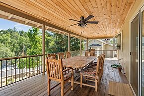 Fisherman's Cove Retreat - Game Room Included! by Yosemite Region Reso