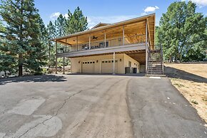 Fisherman's Cove Retreat - Game Room Included! by Yosemite Region Reso