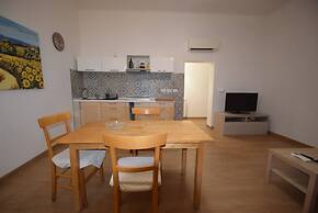 Vicino Ospedale E Aeroporto Num92867