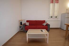 Vicino Ospedale E Aeroporto Num92867