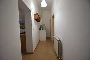 Vicino Ospedale E Aeroporto Num92867