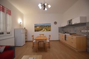 Vicino Ospedale E Aeroporto Num92867