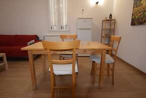 Vicino Ospedale E Aeroporto Num92867