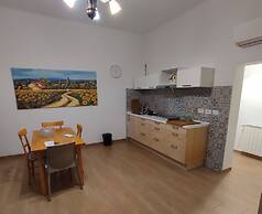 Vicino Ospedale E Aeroporto Num92867