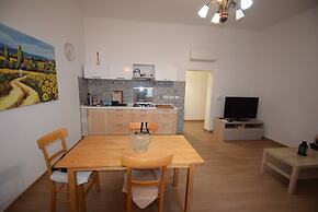 Vicino Ospedale E Aeroporto Num92867