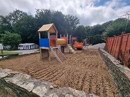 Stunning 2-bed House in Saint Columb