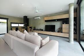 Grand Villa Cedrix in the Green Paradise