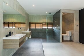 Grand Villa Cedrix in the Green Paradise