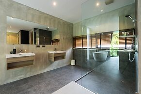 Grand Villa Cedrix in the Green Paradise