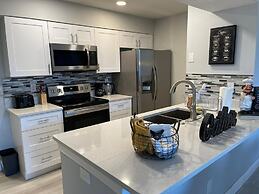 Grand Executive 3BD Condo Apartment Near Disney Parks 4