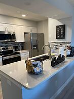 Grand Executive 3BD Condo Apartment Near Disney Parks 4