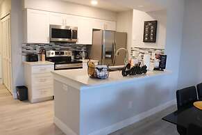 Grand Executive 3BD Condo Apartment Near Disney Parks 4